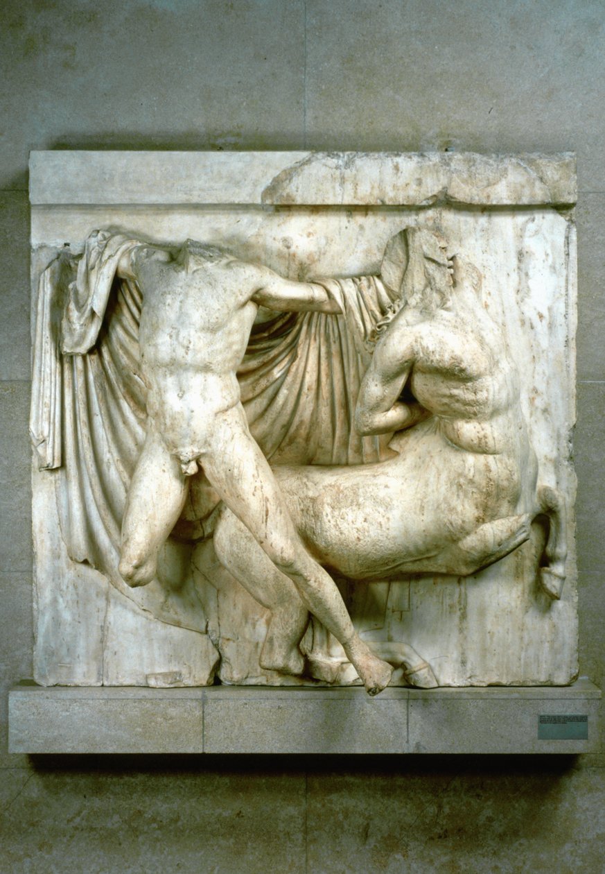 Uma luta entre um Lapith humano e um Centauro, metope do Parthenon, c440 aC de Unbekannt