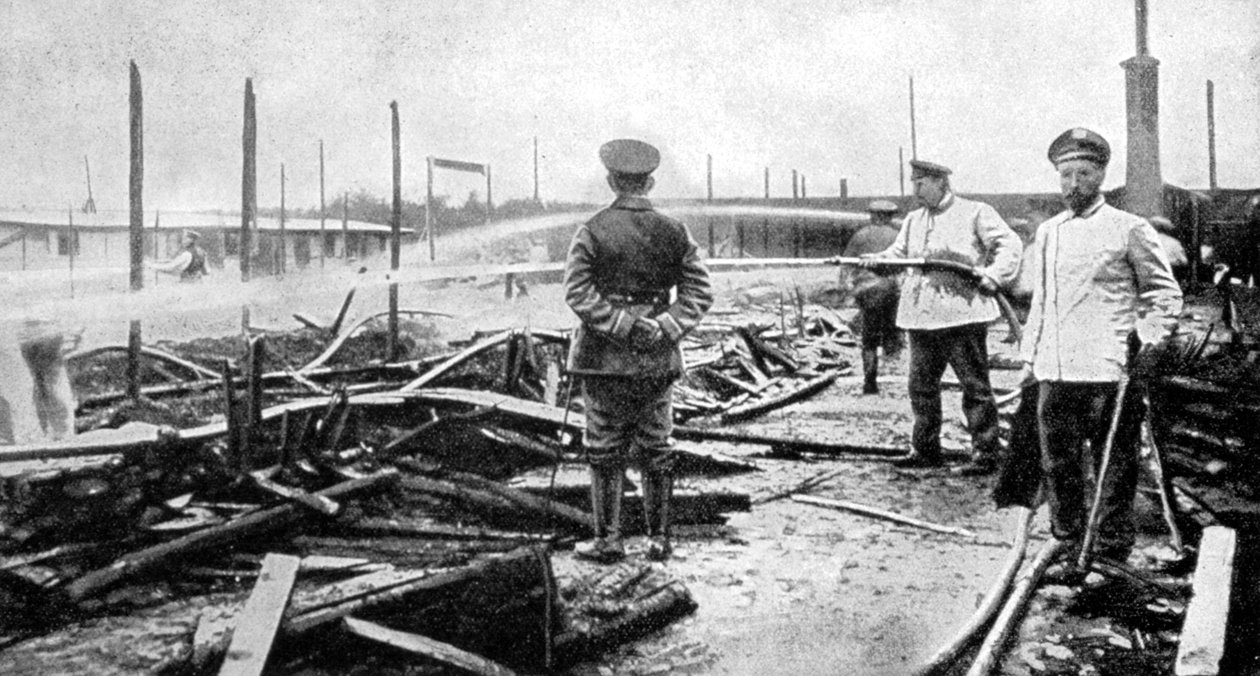 Um incêndio danificou um campo de prisioneiros na Alemanha, Primeira Guerra Mundial, 1915 de Unbekannt
