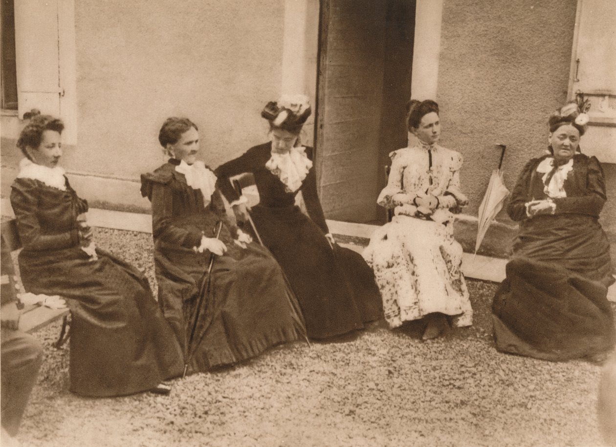Um grupo de mulheres conversando, 1937 de Unbekannt