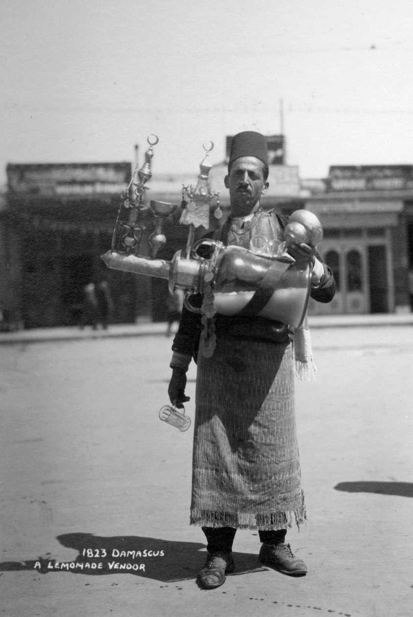 Um fornecedor de limonada, Damasco, Síria, c1920s-c1930s de Unbekannt