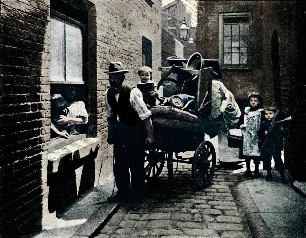 Uma mudança em Slumopolis, Londres, c1901 1901 de Unbekannt