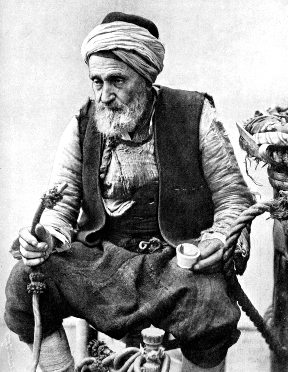 Um camponês tomando café e fumando um huqqah, Izmir, Turquia, 1936 de Unbekannt