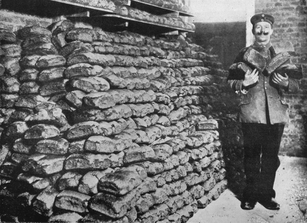 Uma loja de pão de guerra para as tropas alemãs, 1915 de Unbekannt