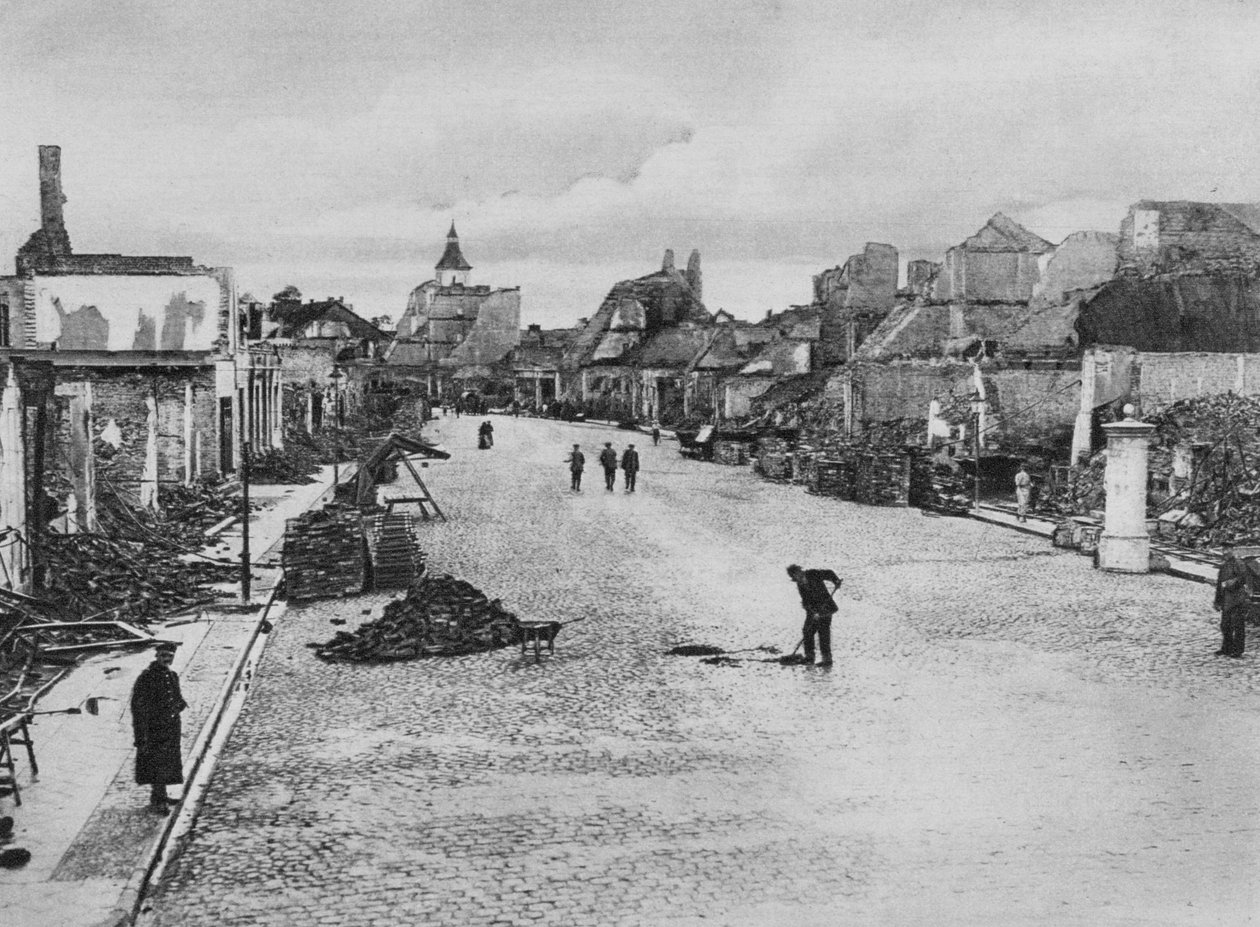 Uma rua em Ortelsburg, Prússia Oriental, Primeira Guerra Mundial, agosto de 1915 de Unbekannt