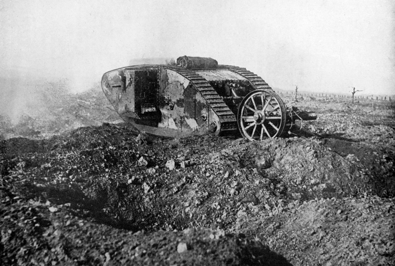 Um tanque em ação na Frente Ocidental, Somme, França, Primeira Guerra Mundial, 1914-1918, c1920 de Unbekannt