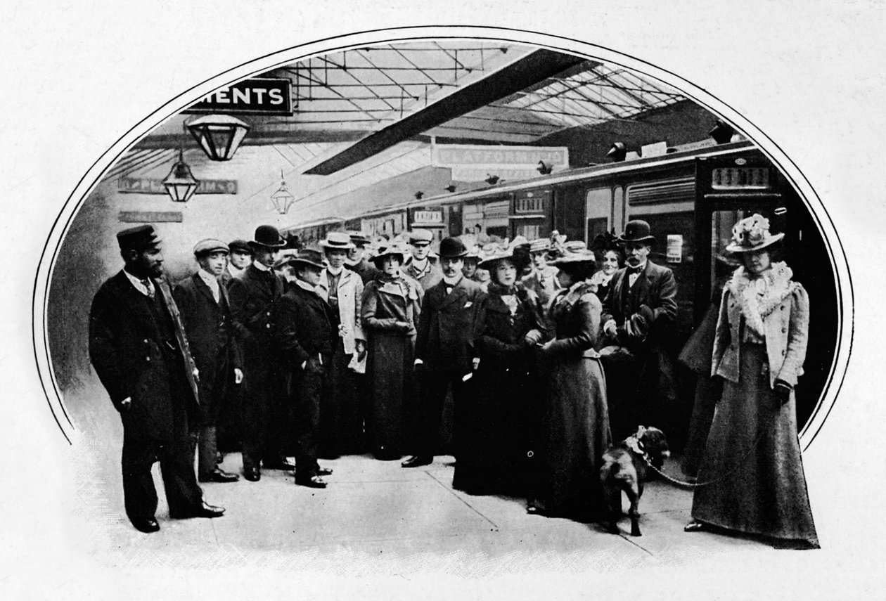 Uma companhia teatral começando em turnê, Euston Station, Londres, c1900 1901 de Unbekannt