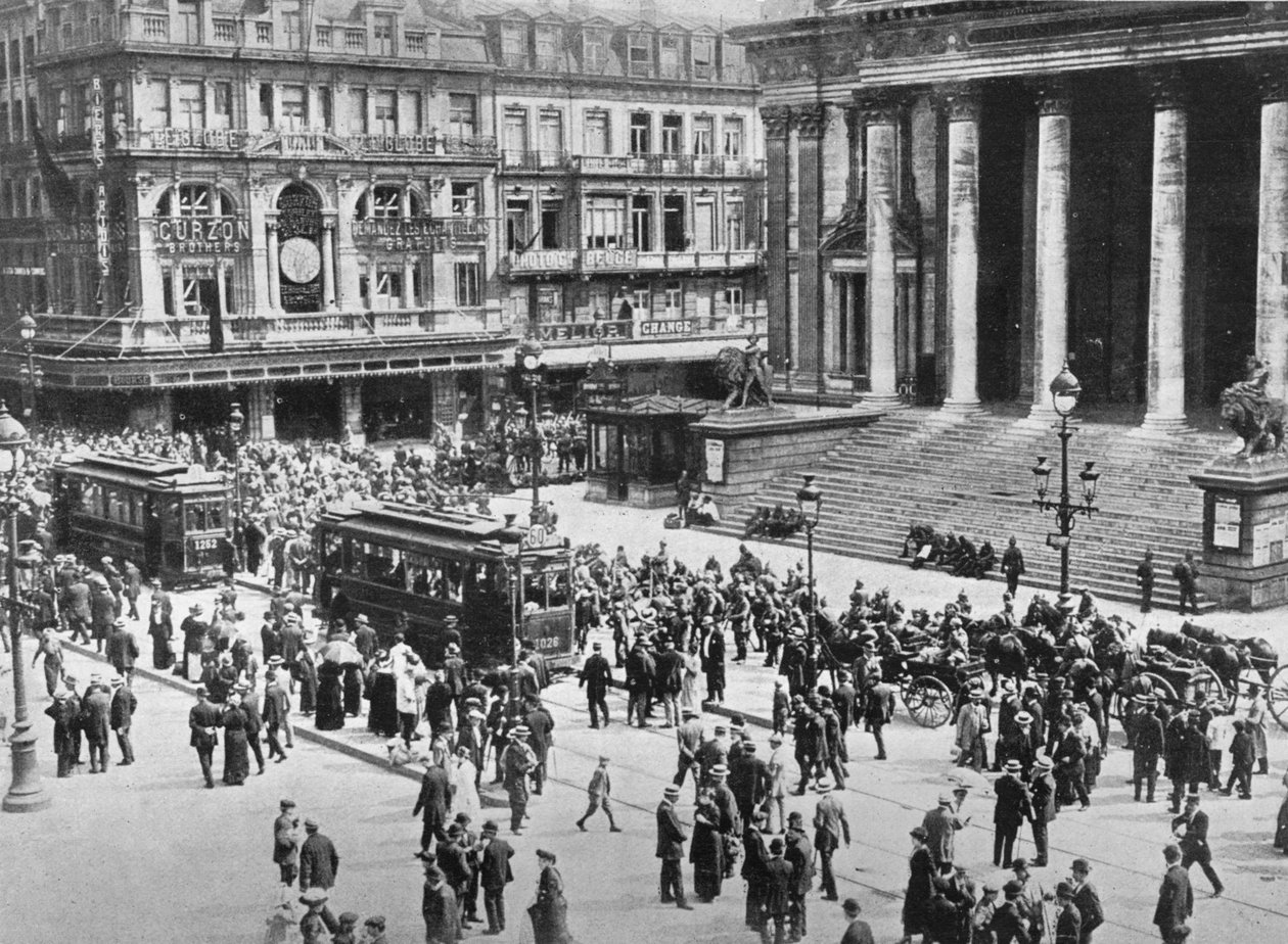 Vista da bolsa durante a passagem das tropas alemãs, 1914 de Unbekannt