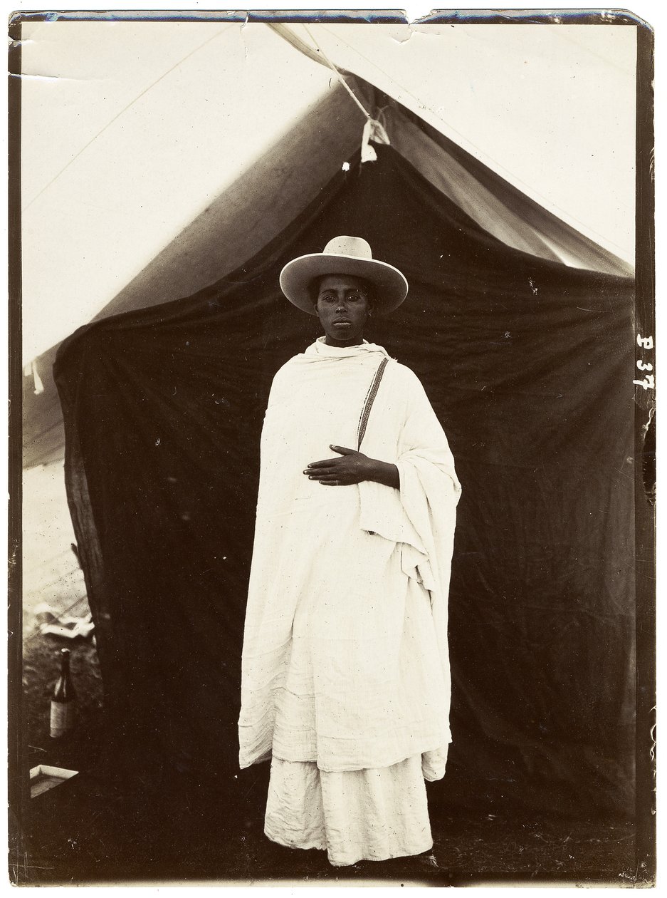 Mulher abissínia, c.1910 (impressão em prata gelatina) de Unbekannt
