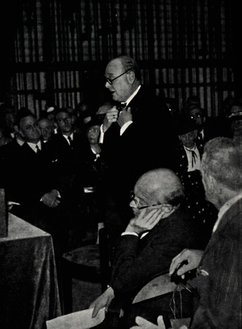 Discursando para um público francês, 24 de setembro de 1936, 1945. de Unbekannt