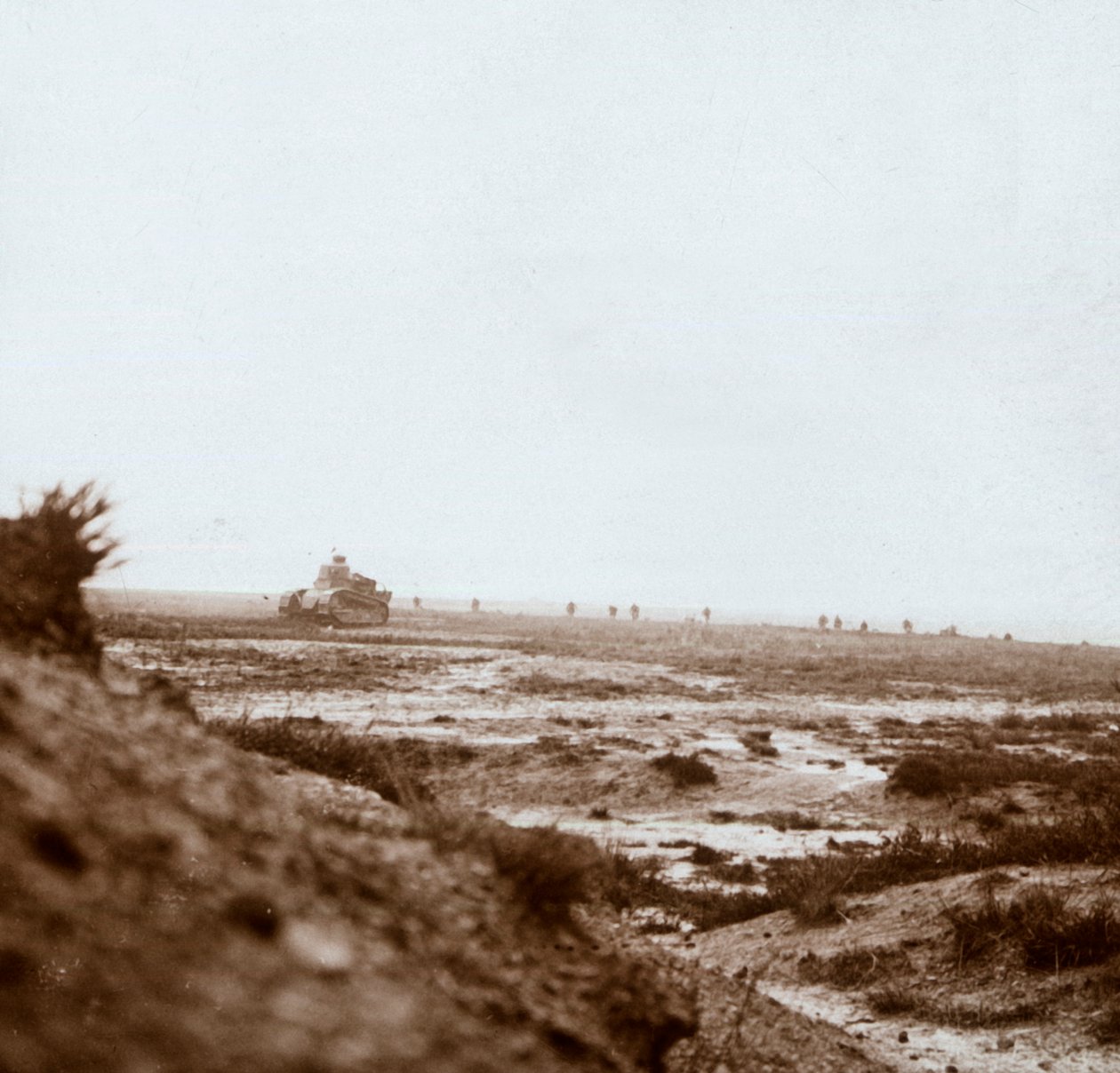 Avançando com tanques, c1914-c1918 de Unbekannt
