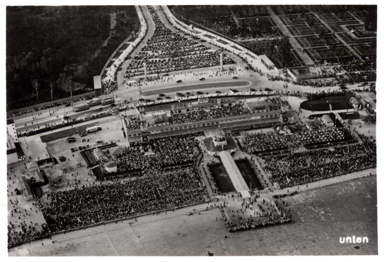 Vista aérea do aeroporto de Berlim Tempelhof, Alemanha, de um Zeppelin, c1931 1933 de Unbekannt
