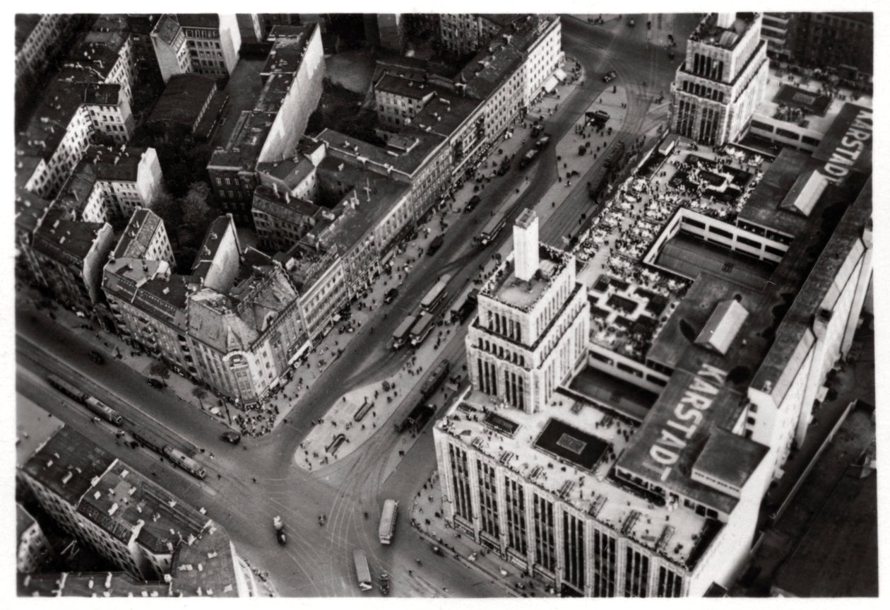 Vista aérea de Hermannplatz, Berlin Neukoelln, Alemanha, de um Zeppelin, c1931 1933 de Unbekannt