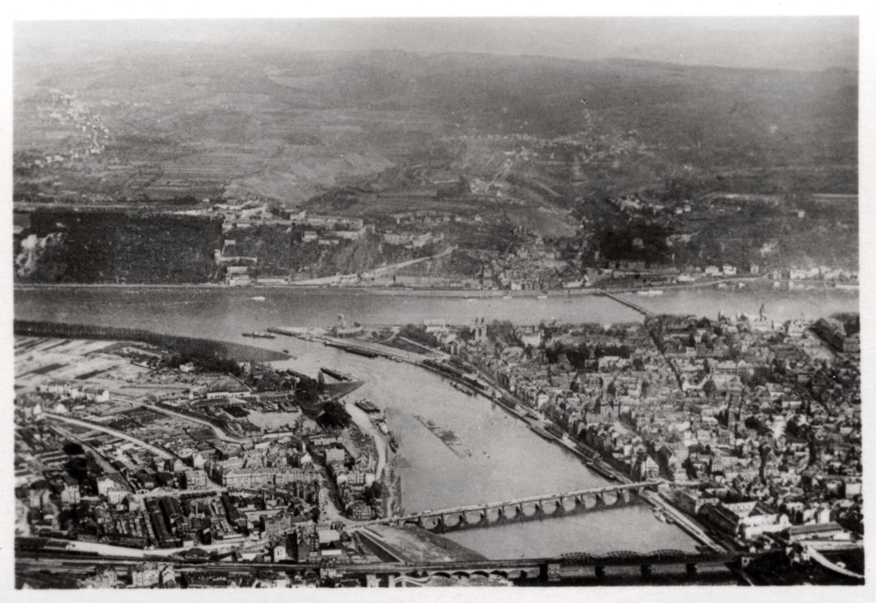 Vista aérea de Coblença, Reno-Palantinato, Alemanha, de um Zeppelin, c1931 1933 de Unbekannt