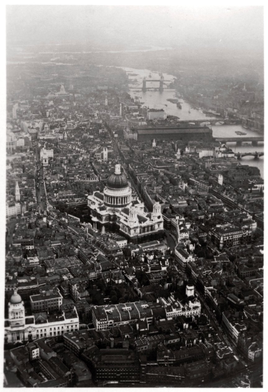 Vista aérea da Catedral de St Pauls, Londres, de um Zeppelin, 1931 1933 de Unbekannt