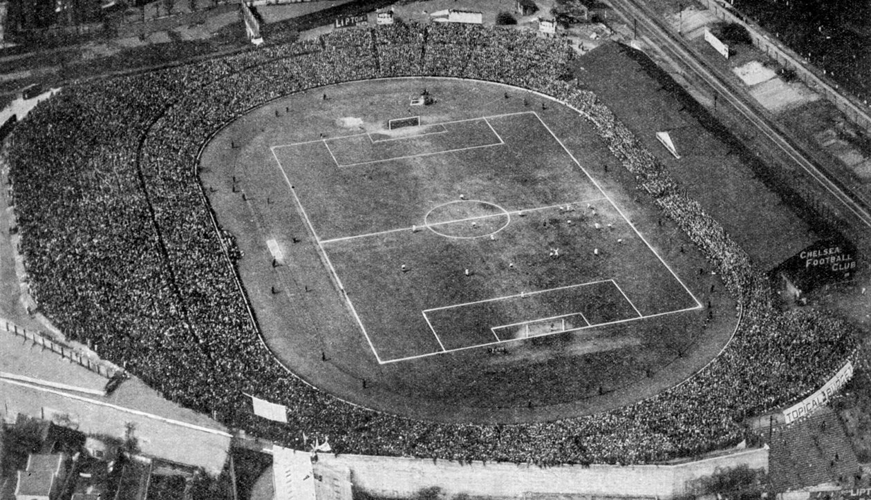 Vista aérea da ponte de Stamford, estádio do Chelsea Football Club, Londres, c1922 de Unbekannt