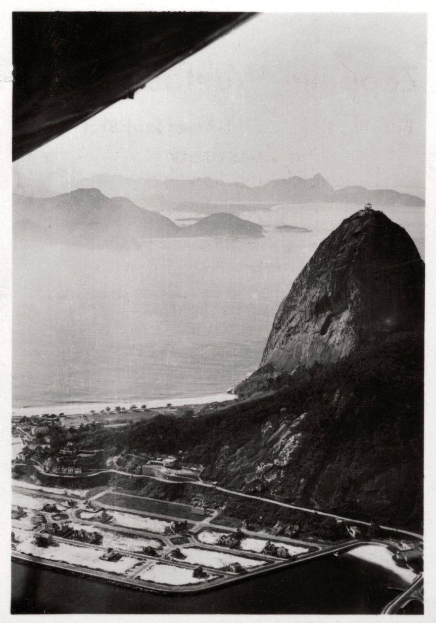 Vista aérea do Pão de Açúcar, Rio de Janeiro, Brasil, de um Zeppelin, 1930 1933 de Unbekannt