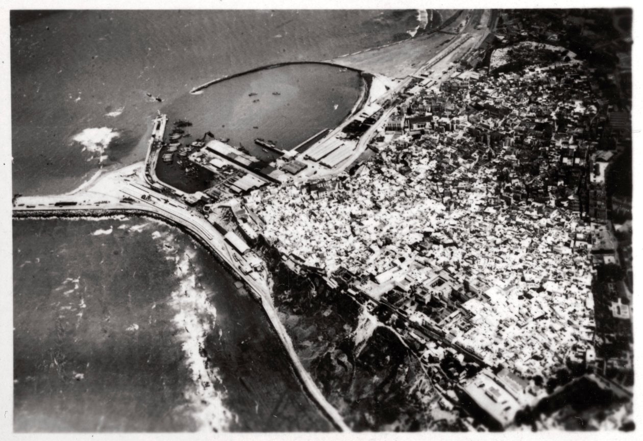 Vista aérea de Tânger, Marrocos, de um Zeppelin, 1930 1933 de Unbekannt