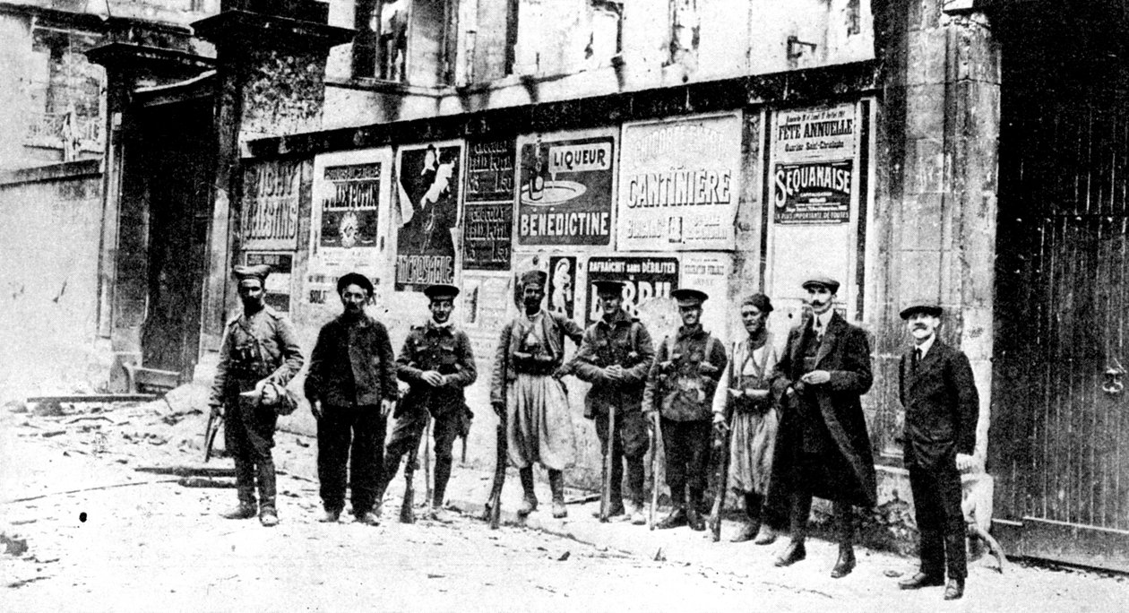 Chasseur africano, dois turcos e três soldados britânicos, Soissons, França, Primeira Guerra Mundial, 1914 de Unbekannt