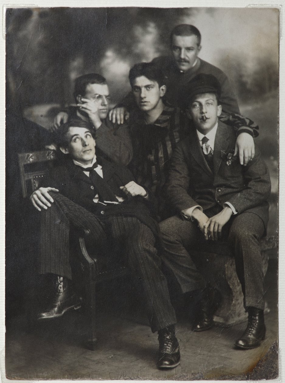 Alexei Kruchenykh, David Burliuk, Vladimir Mayakovsky, Nikolai Burliuk e Benedict Livshits, 1913. de Unbekannt