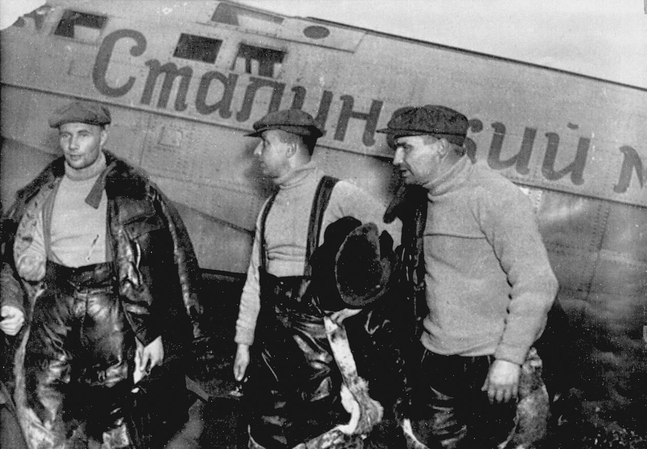 Alexander Belyakov, Georgiy Baidukov e Valery Chkalov de avião em 20 de junho de 1937 de Unbekannt