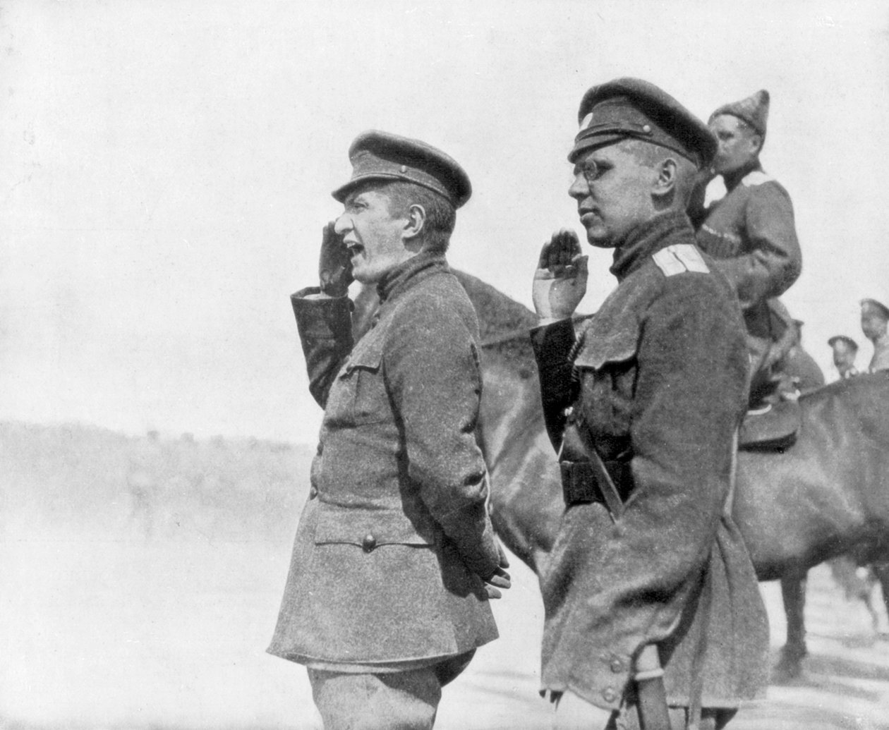 Alexander Kerensky durante uma revisão das tropas russas, Primeira Guerra Mundial, 1917 de Unbekannt