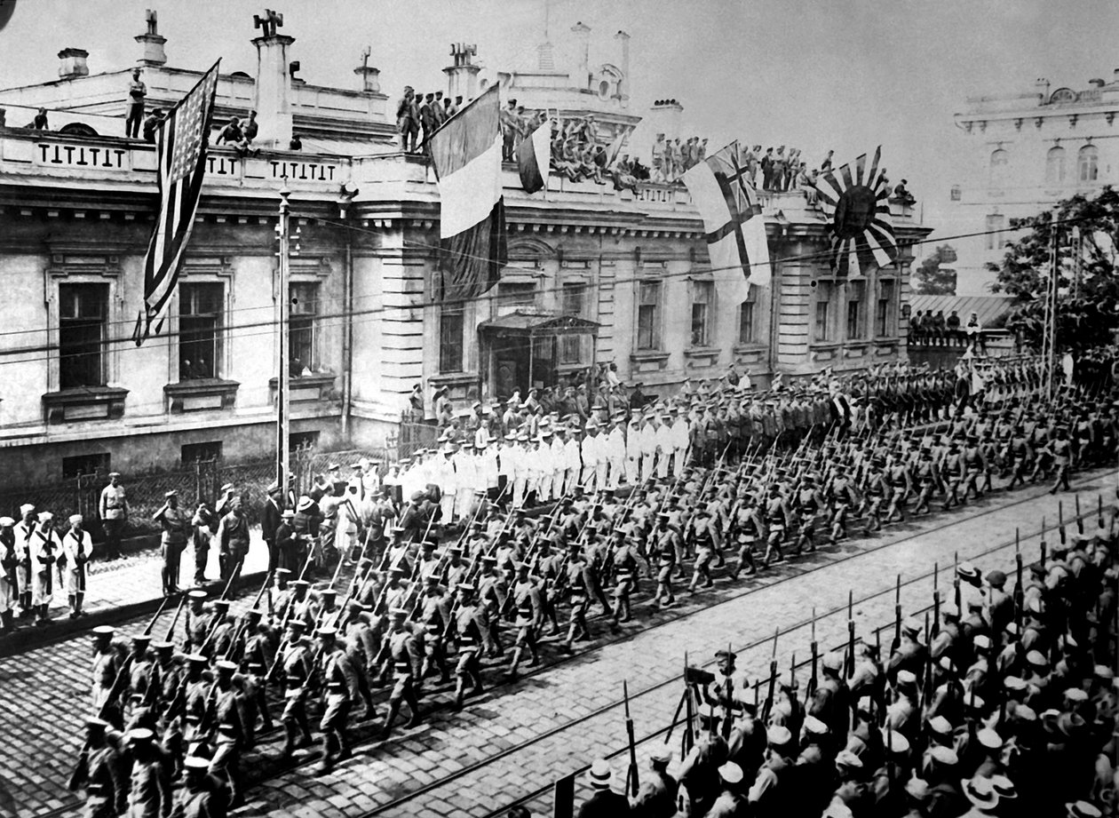 Soldados e marinheiros aliados em Vladivostok, Rússia, setembro de 1918 de Unbekannt