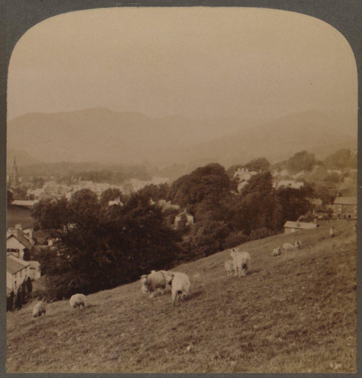 Ambleside, no belo vale do Rothay, Lake District, Inglaterra, 1903. de Unbekannt