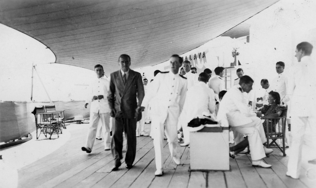 Ator e diretor de cinema americano Douglas Fairbanks, Sr a bordo do HMS Malaya, Veneza, Itália 1938 de Unbekannt