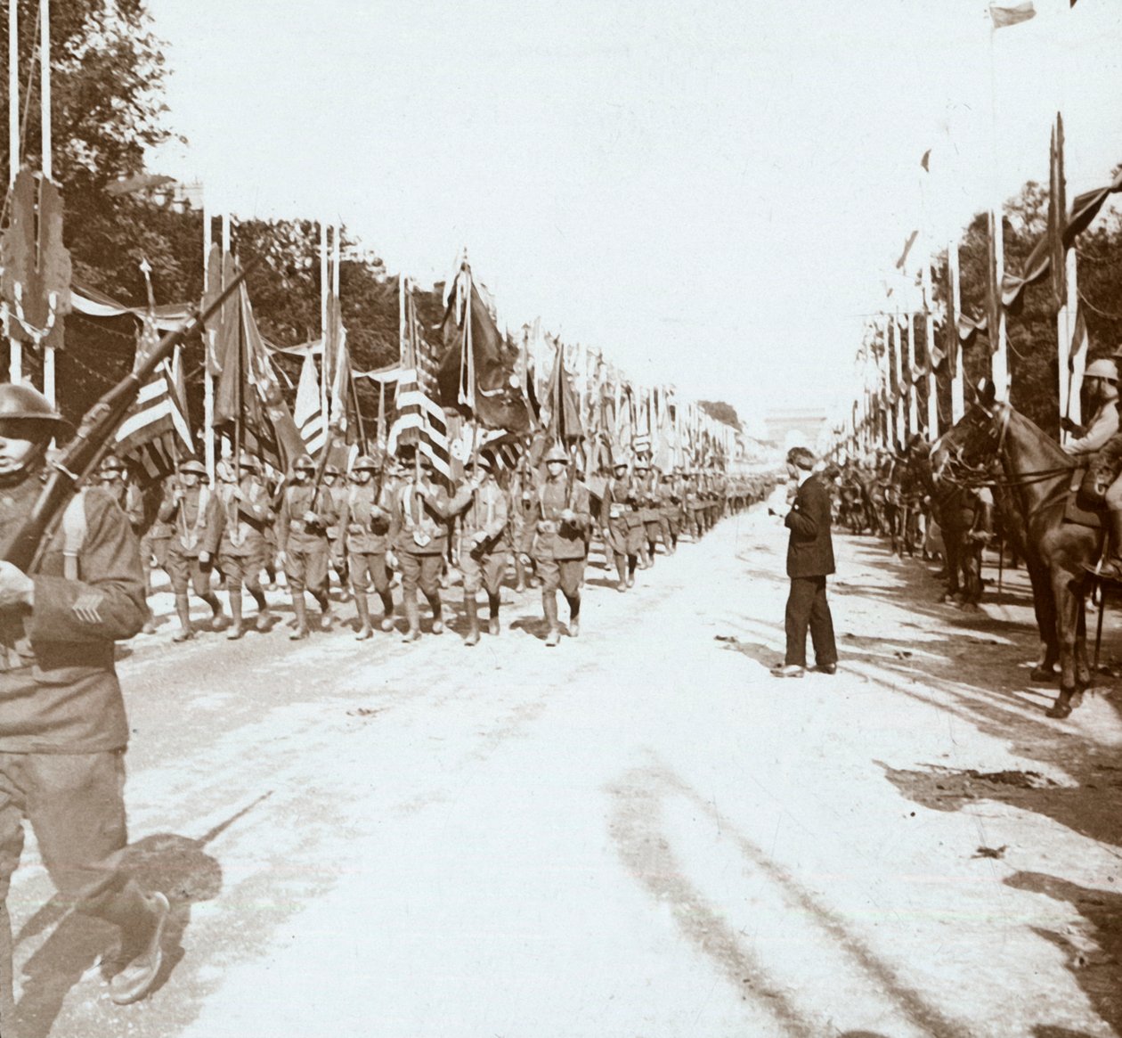Tropas americanas, marchar, em, desfile vitória, paris, frança, c1918-c1919 de Unbekannt
