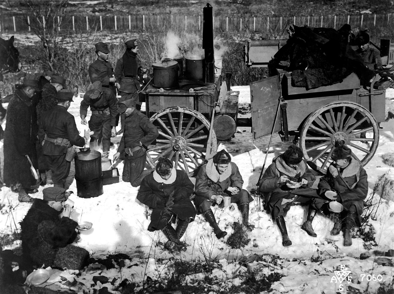 Um campo de infantaria americano na Sibéria, Rússia, em dezembro de 1918. de Unbekannt
