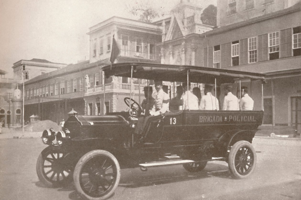 Um automóvel da força policial militar, 1914 de Unbekannt
