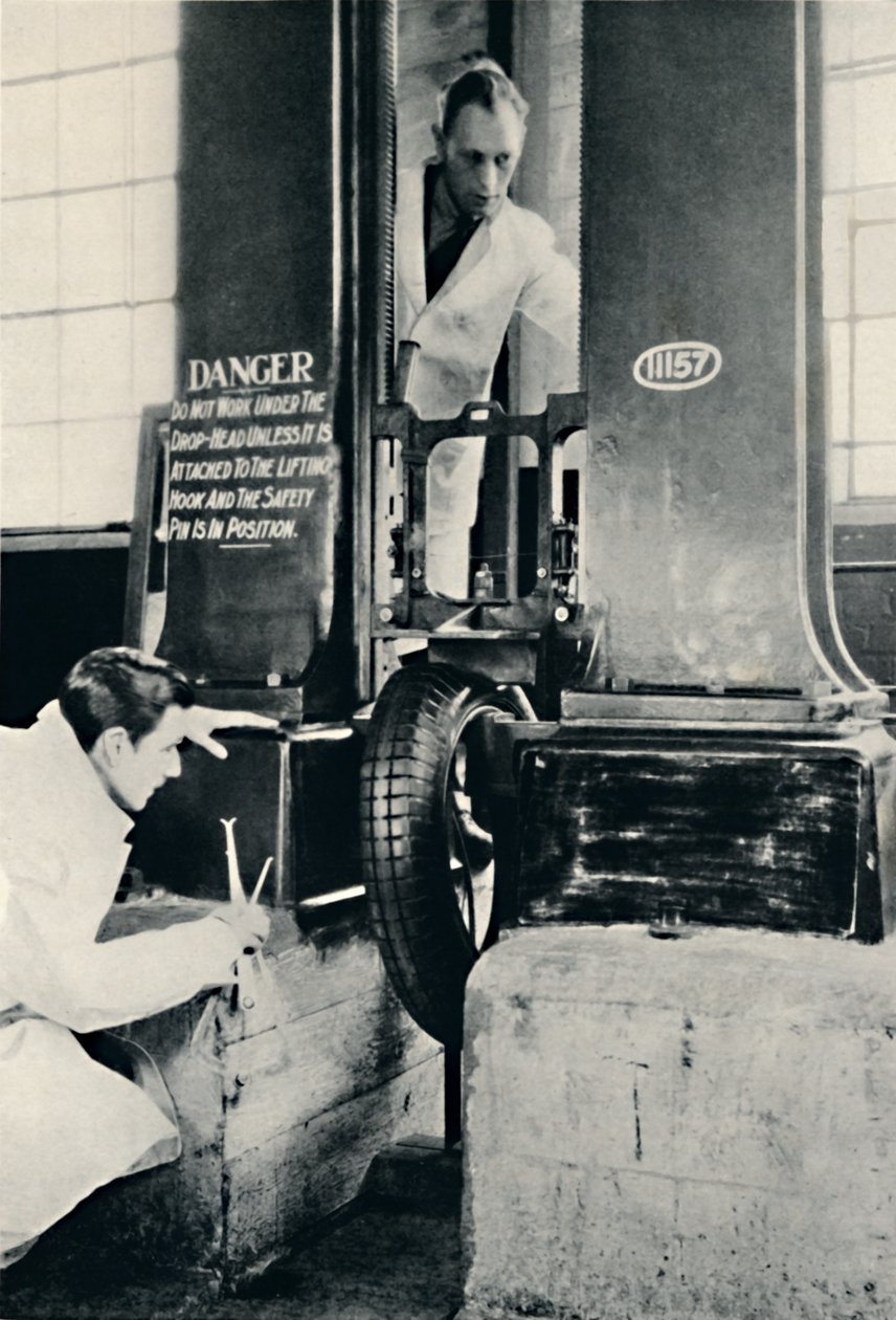 Um teste de impacto na Dunlop Test House, 1937 de Unbekannt