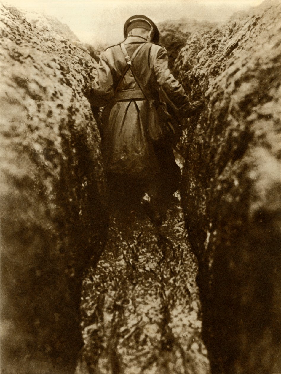 Um oficial nas trincheiras, França, Primeira Guerra Mundial, 1916, 1935. de Unbekannt