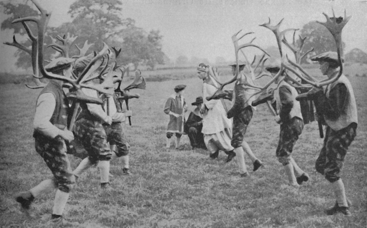 Formas antigas da dança ainda são mantidas na Inglaterra - The Horn Dance, c1935 de Unbekannt