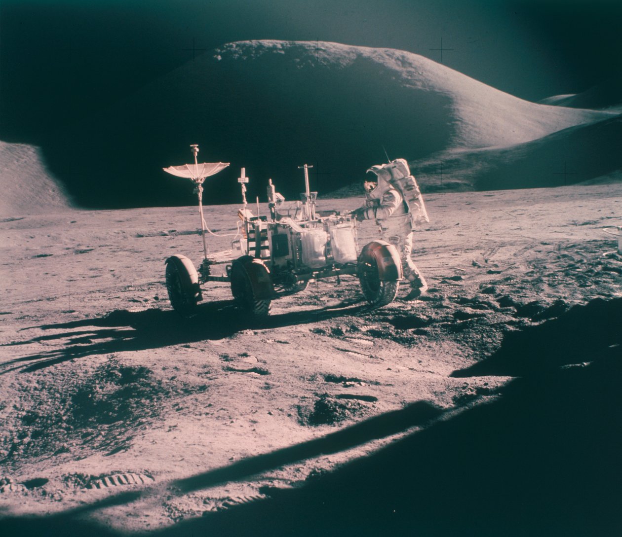 Astronauta da Apollo 15, James Irwin, com o Lunar Rover, agosto de 1971 de Unbekannt