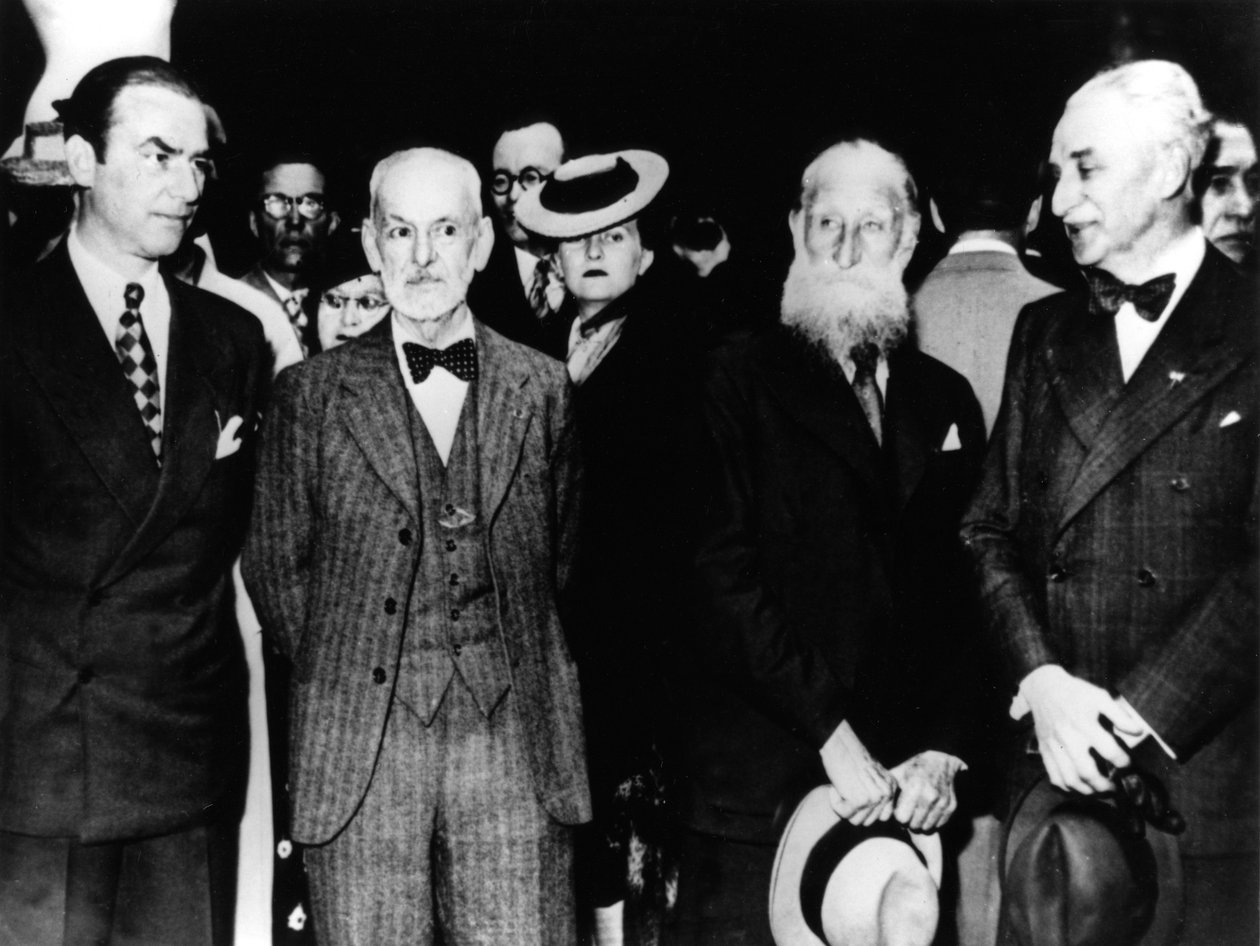 Arno Breker, escultor alemão, em visita a Paris, maio de 1942 de Unbekannt