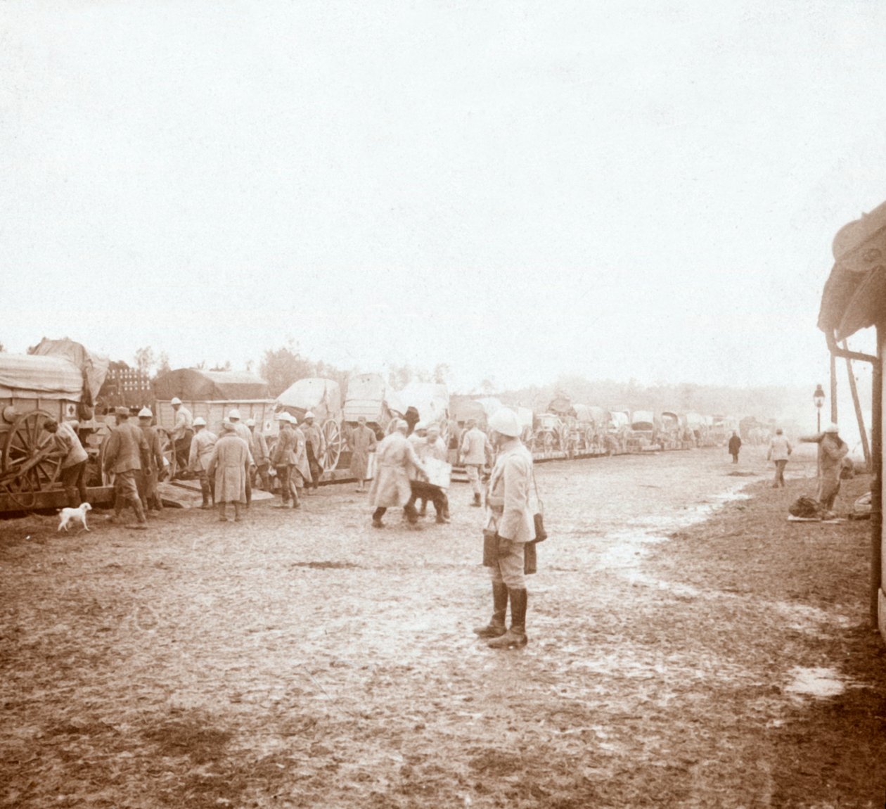Chegando em Revigny, norte da França, c1914-c1918 de Unbekannt
