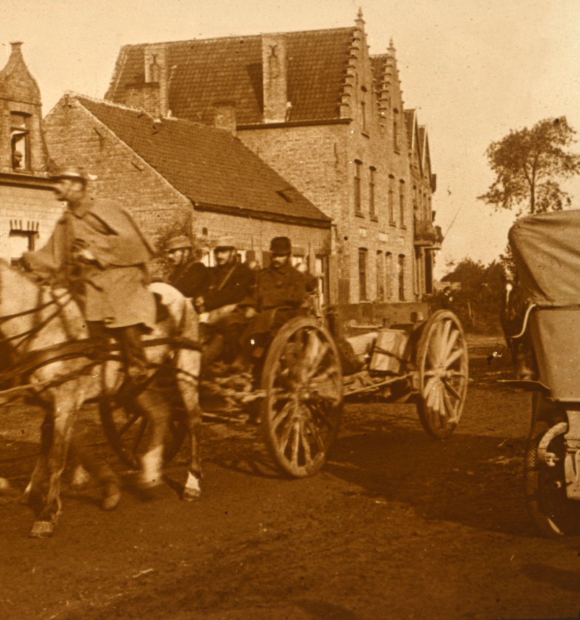 Artilharia subindo a linha, c1914-c1918 de Unbekannt