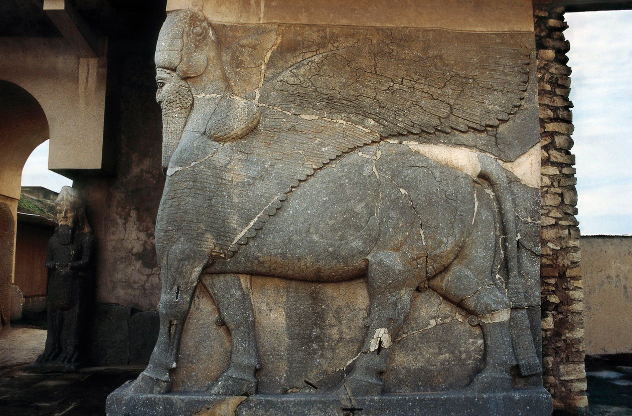 Arte assíria: touro alado, guardião da entrada do Palácio, escultura. de Unbekannt