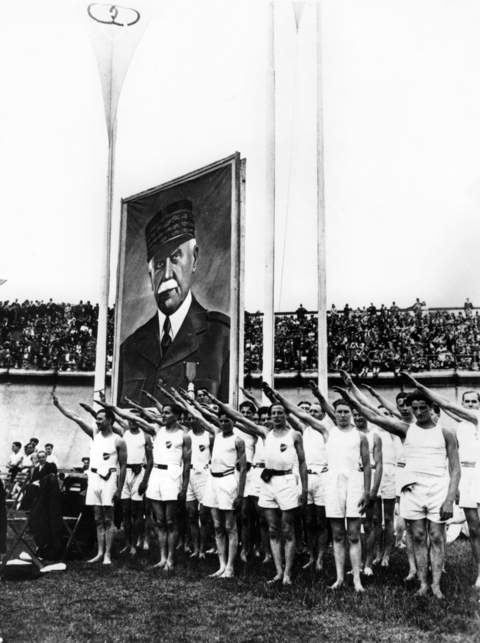 Atletas dando a saudação fascista, Parc des Princes, Paris, 1941 de Unbekannt
