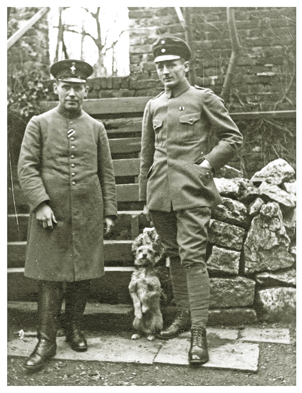 Soldados austríacos ou italianos com um cão, Fevereiro de 1918 (foto) de Unbekannt