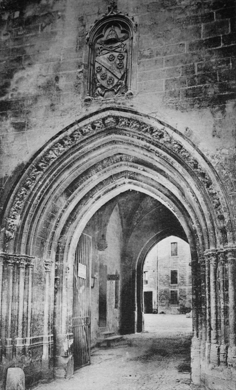 Avignon - Palácio dos Papas. - Entrada principal. - E heráldica do Clément VI, c1925 de Unbekannt