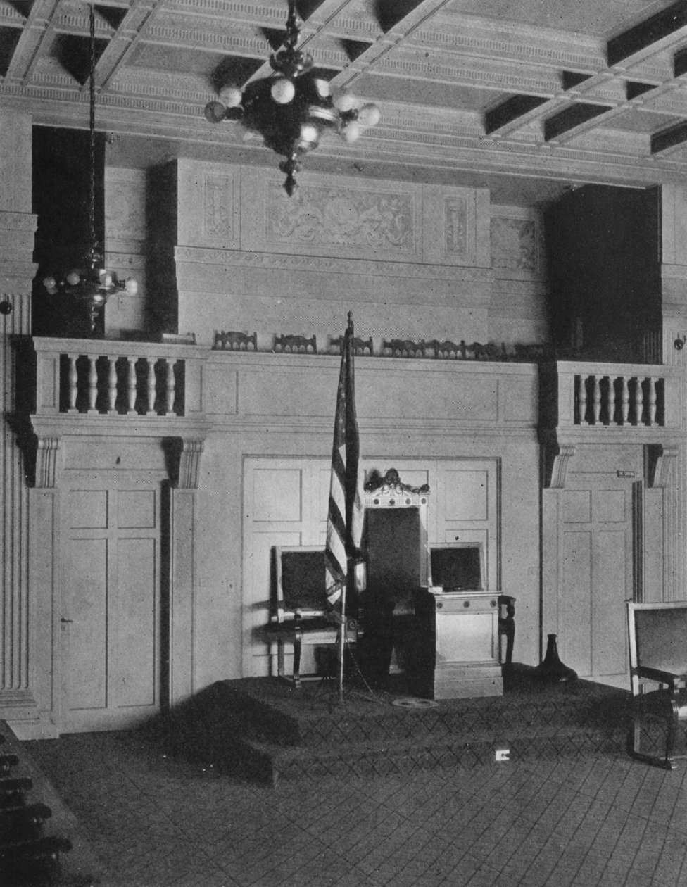 Varanda e estrado na sala do templo maçônico, Birmingham, Alabama, 1924 de Unbekannt