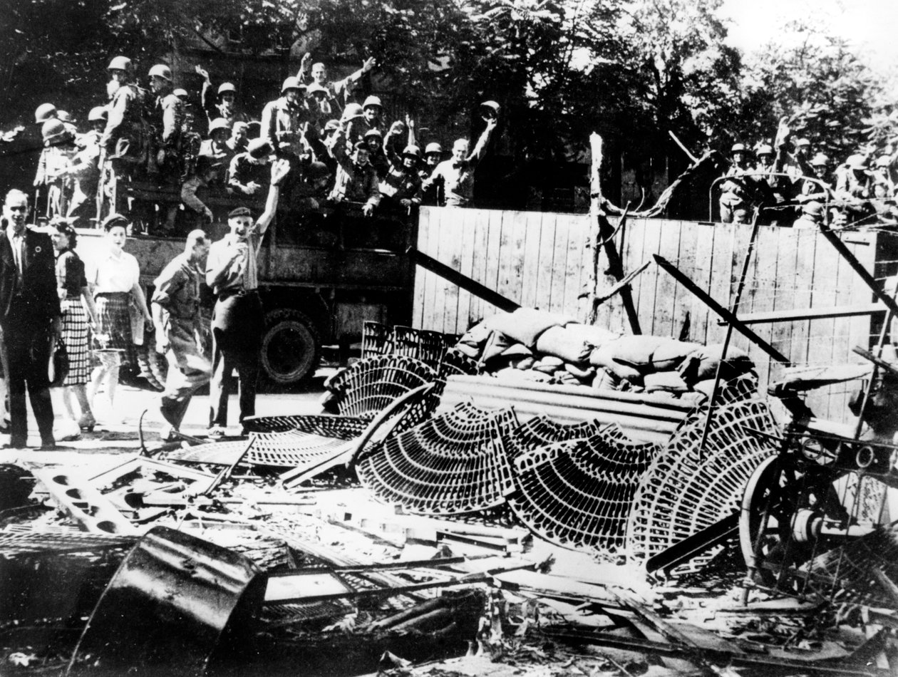Barricadas erguidas perto da Place de la Concorde, Paris, agosto de 1944 de Unbekannt