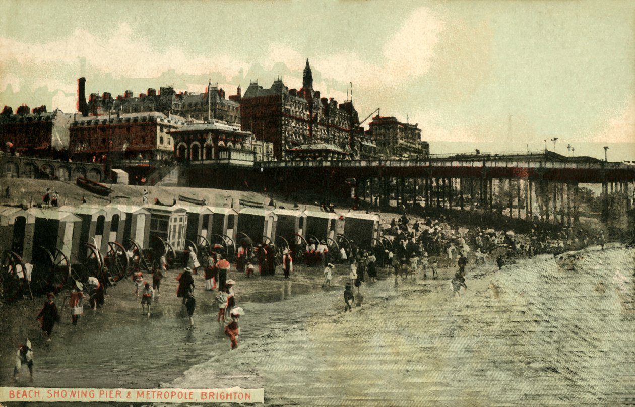 Praia mostrando Pier & Metropole, Brighton, final do século XIX-início do século XX. de Unbekannt