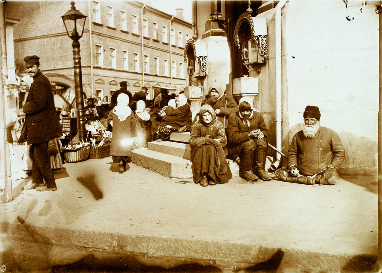Mendigos em frente ao mosteiro de Valaam, Moscou, Rússia, 1907 de Unbekannt