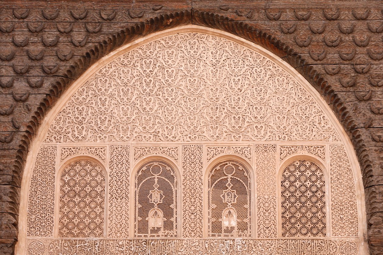 Ben Youssef Medersa é a maior Medersa do Marrocos, originalmente uma escola religiosa fundada sob Abou el Hassan, Marraquexe, Marrocos. de Unbekannt