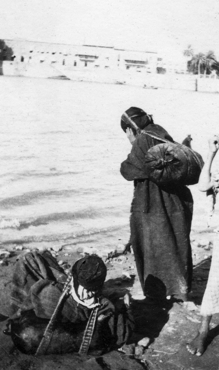 Bhistis ou transportadores de água, Basra, Iraque, 1917-1919 de Unbekannt