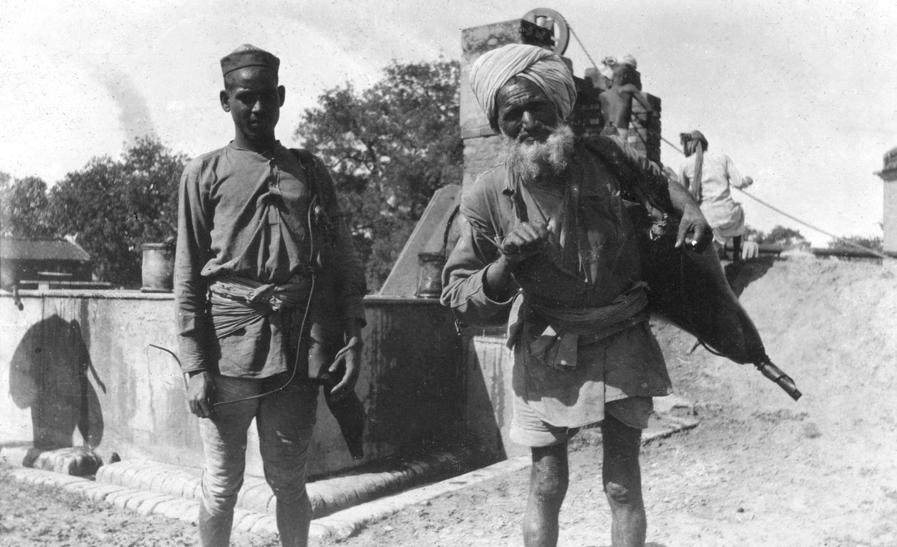 Bhistis, ou transportadores de água, Agra, Índia, 1916-1917 de Unbekannt