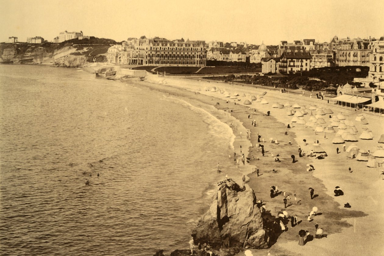 Biarritz - a grande praia, c1930. de Unbekannt